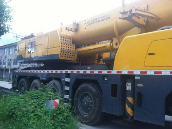 郑州市吊车租赁_吊车出租起重机履带无动作故障